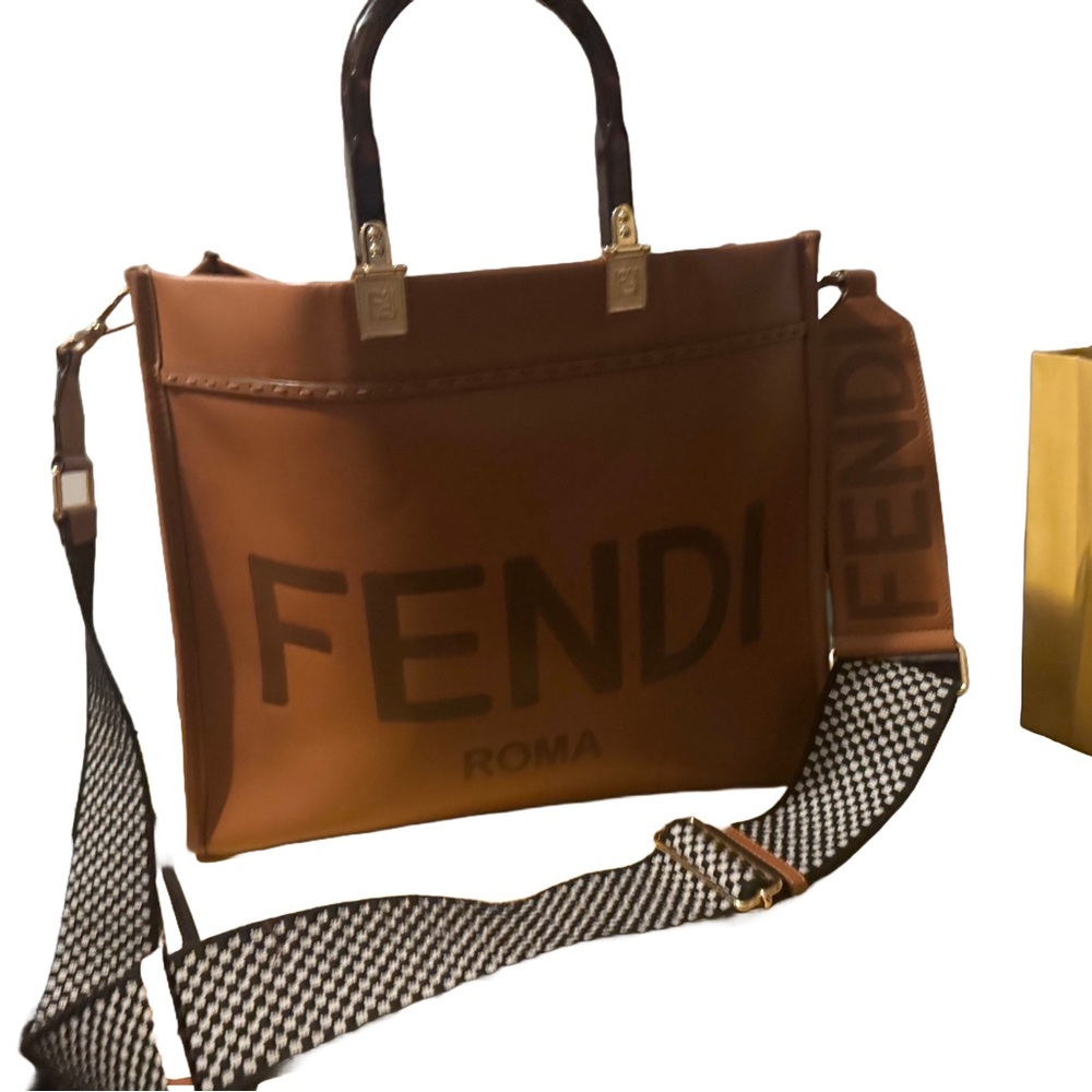 Large Fendi sunshine tote with custom Fendi strap!! Great condition! - Picture 2 of 7